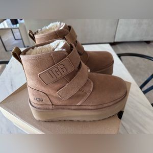 UGG Women's Neumel Platform Fashion Boot-Chesnut